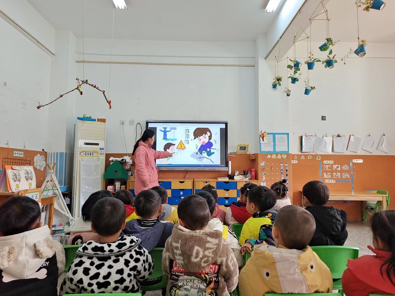 会咬人的电——窑湾镇中心幼儿园开展安全教育主题活动