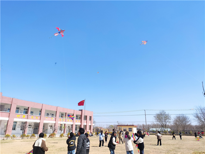 给梦想插上飞翔的翅膀 —袁湖小学开展第二届风筝比赛活动