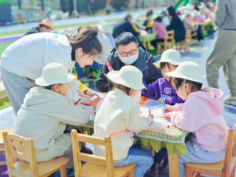 “家园共育 遇见美好” ——港头镇傅庄幼儿园第三届风筝节活动