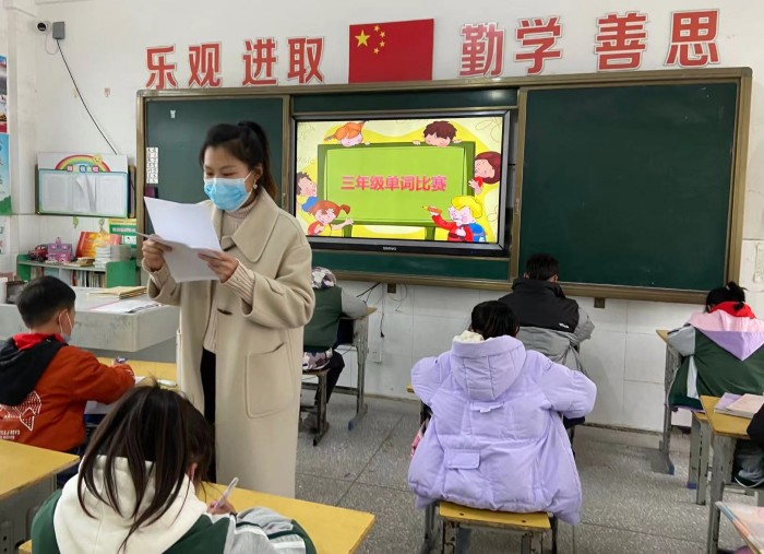 以赛促练共成长——窑湾小学开展英语单词竞赛活动