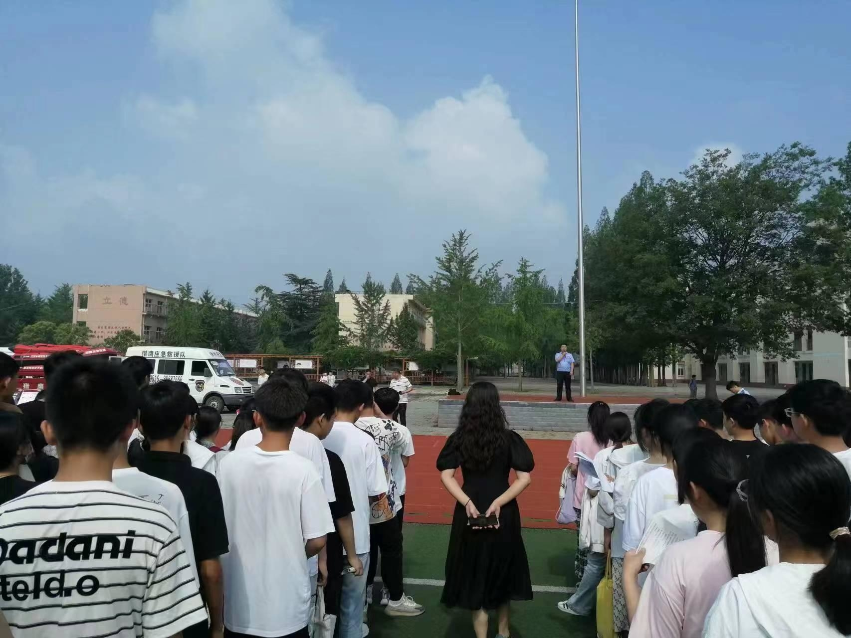 草桥中学开展暑期安全宣传进校园活动