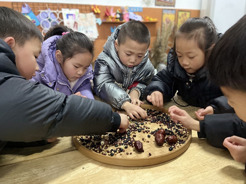 腊八粥里品民俗 ——窑湾镇中心幼儿园大一班腊八节主题活动