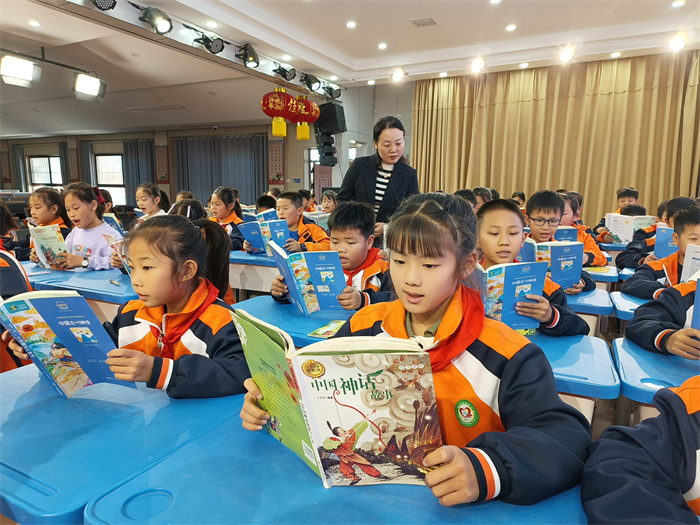 聚焦课标新视角 培养自主阅读者 ——城关小学“小语思”团队整本书阅读专题研讨活动
