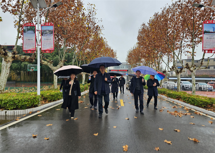 新沂市委常委胡传栋莅临城岗中学调研考察