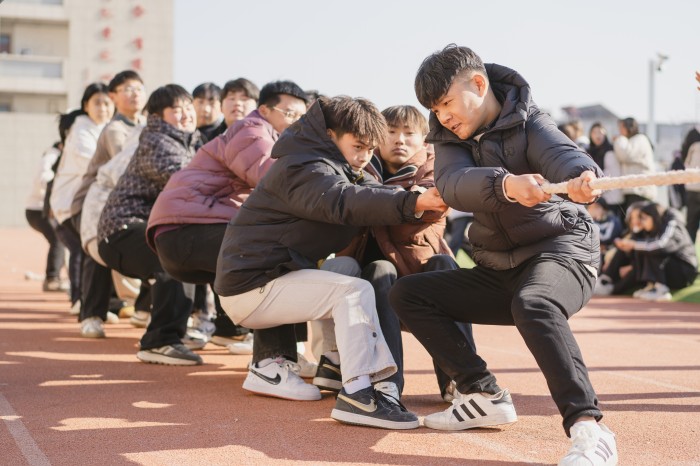 一根绳，一股劲，一条心—记新沂市时集中学冬季体育系列活动