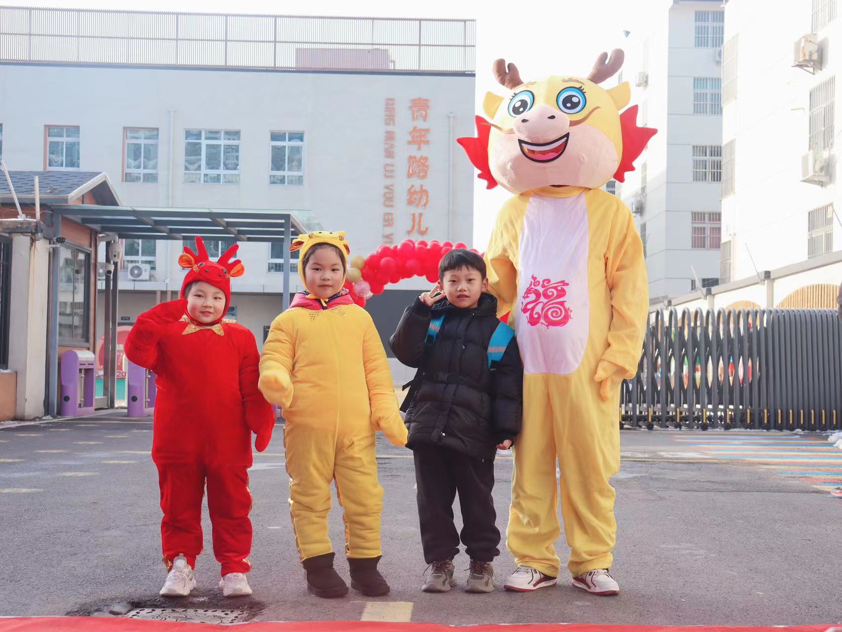 开学真热闹 萌娃来报到——新沂市青年路幼儿园2024春季开学仪式