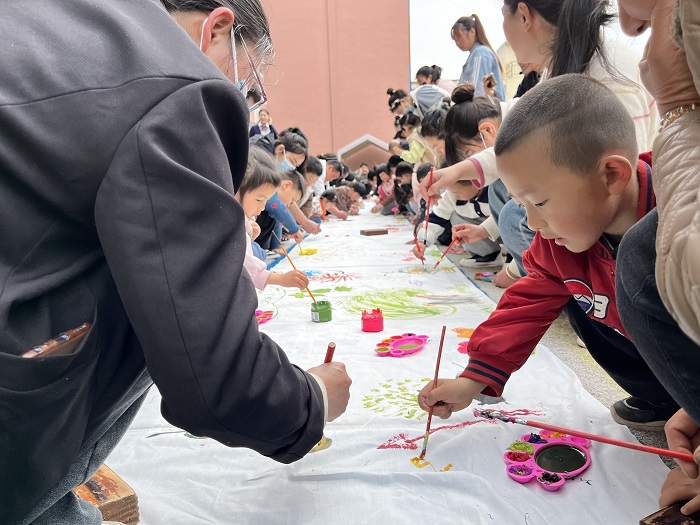 以爱邀约 共“童”成长  ——瓦窑镇中心幼儿园家长半日活动