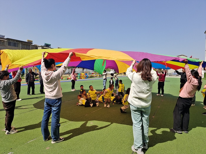 凝聚家园合力 共助美好成长——窑湾镇中心幼儿园开展家长半日开放活动