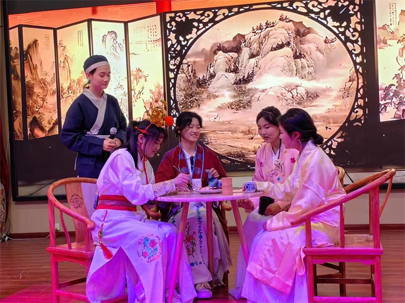 筑一方舞台，让课本活起来 ——新沂市棋盘中学高一年级《红楼梦》课本剧表演