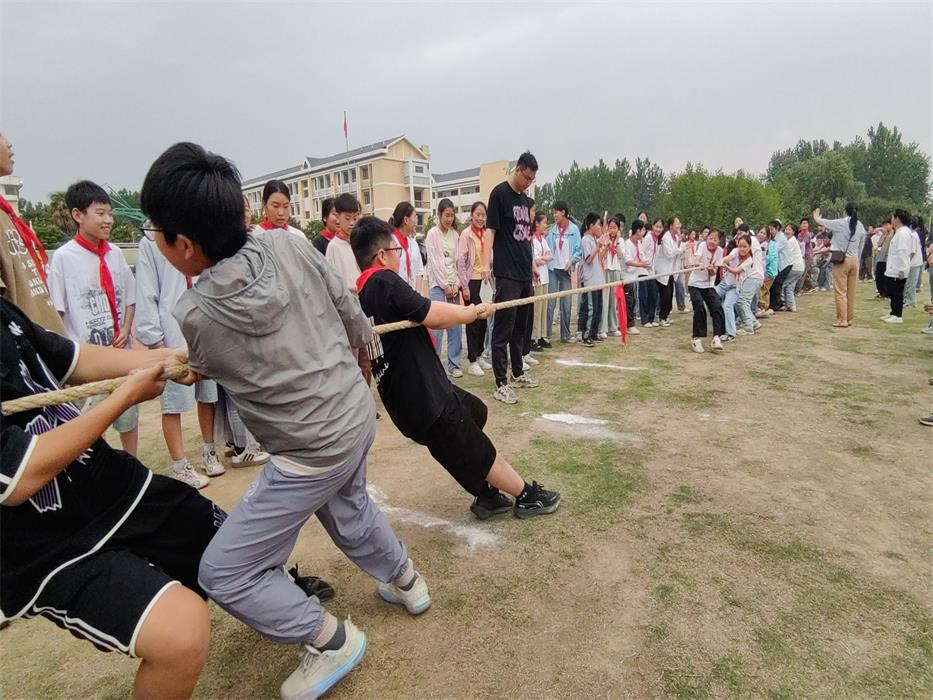 拔出精彩  “河”作共赢——记高流镇中心小学六年级拔河比赛报道