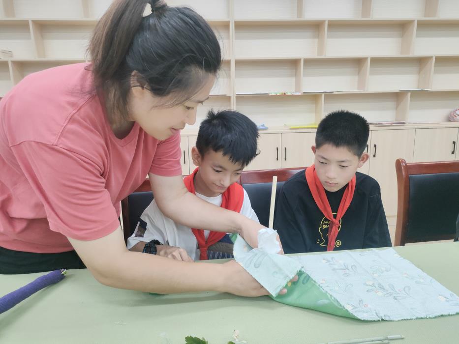 塑造师德标杆  守护学子未来