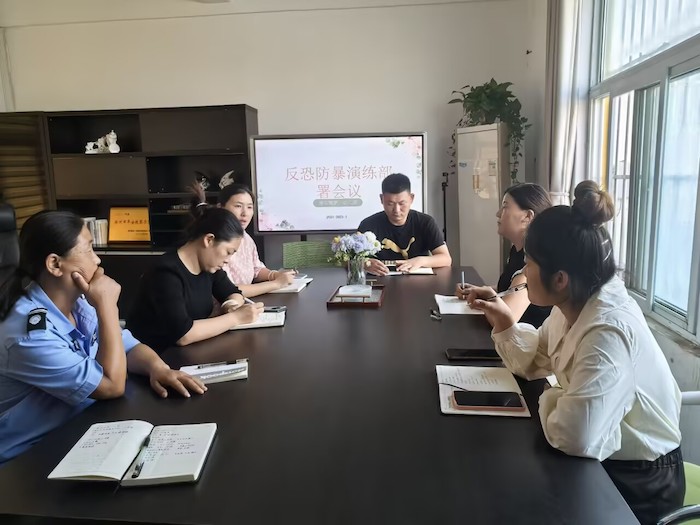 以“演”筑防，临“暴”不乱 ——港头镇第一幼儿园开展反恐防暴演练活动