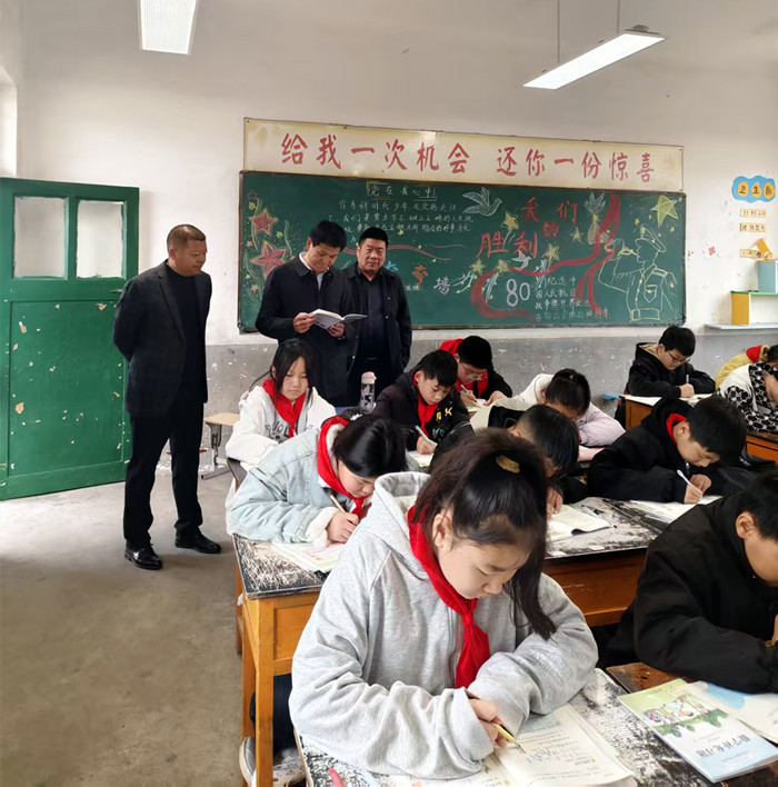 聚焦“简真”教育，关切村小发展 ——新沂市教育局领导调研草桥镇堰头小学