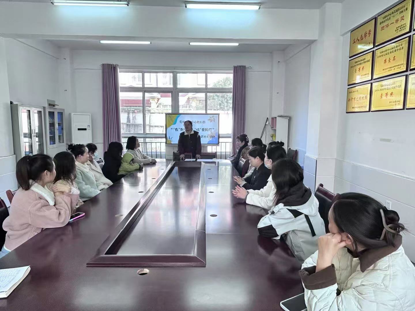 ““食”刻守护，“味”爱同行”——马陵山镇中心幼儿园家长进食堂活动