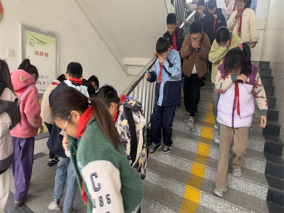 消防教育“课”、“练”结合 为学生筑牢安全防火墙