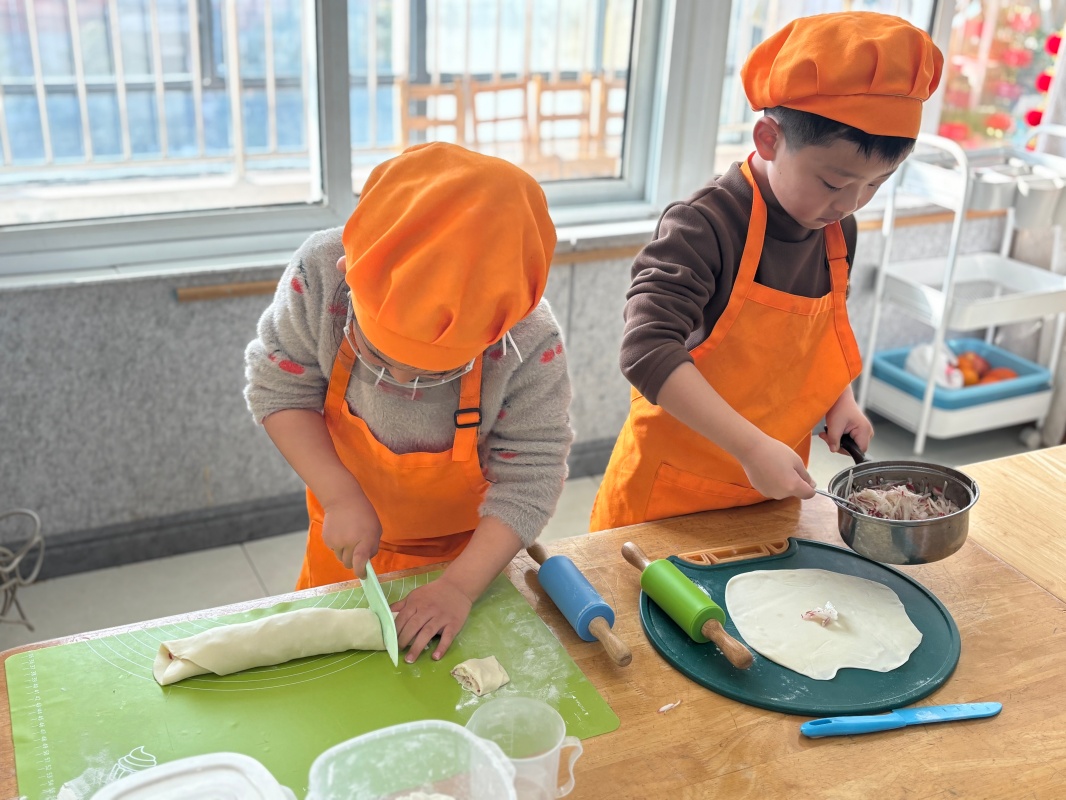 巧手致美味 萝卜卷 ——邵店镇中心幼儿园食育活动