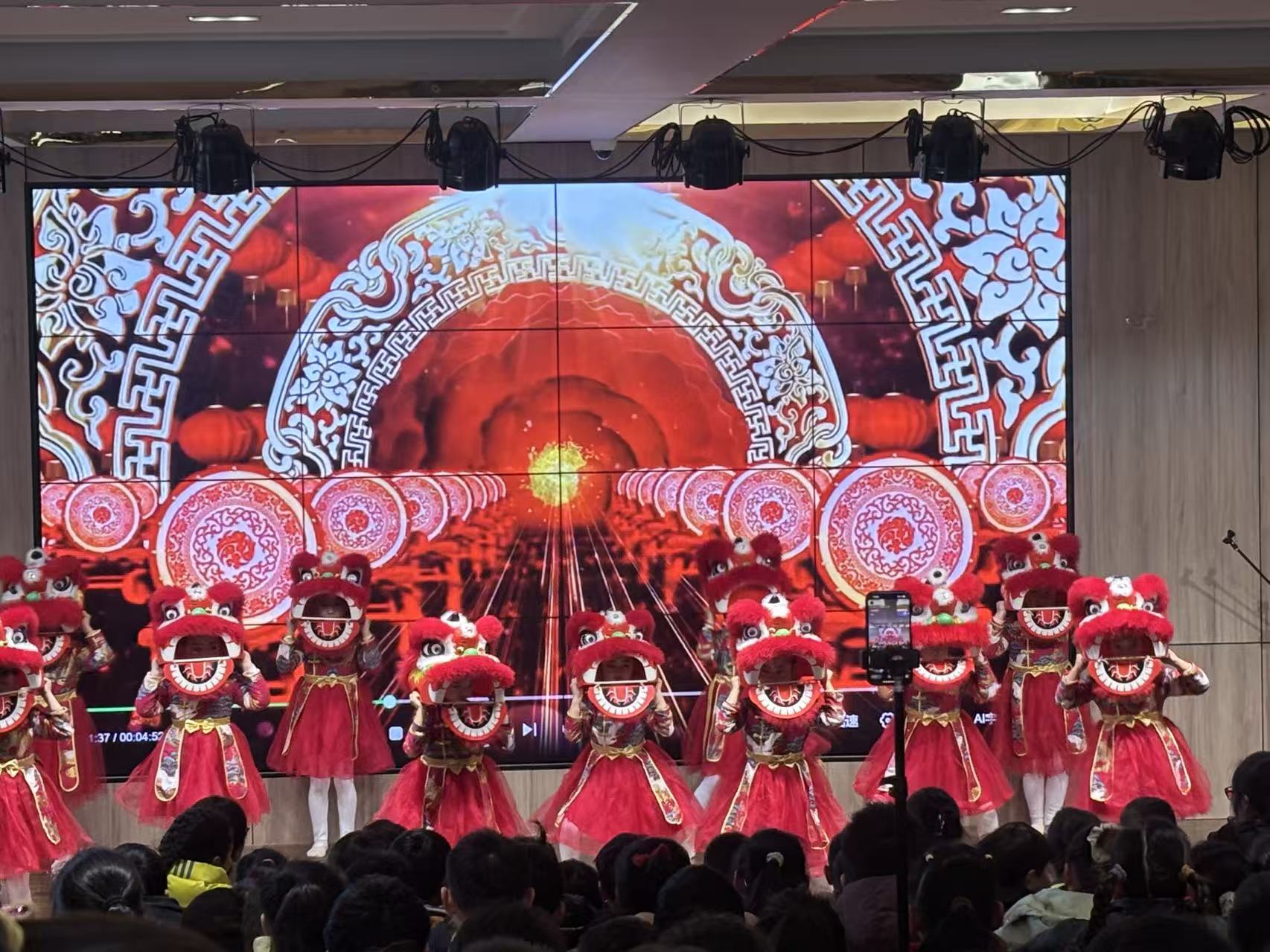 童心筑梦迎新年，艺彩飞扬展华章 ——马陵山镇中心小学成功举办元旦文艺汇演