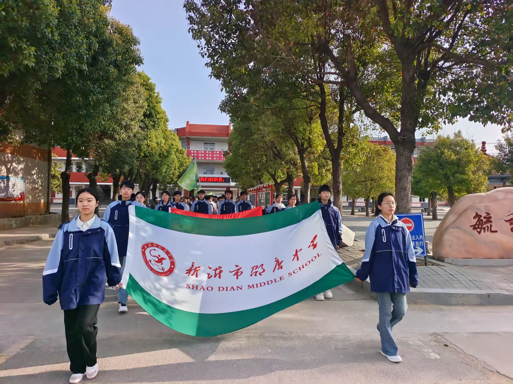 缅怀革命先烈，传承红色基因，勇担时代使命