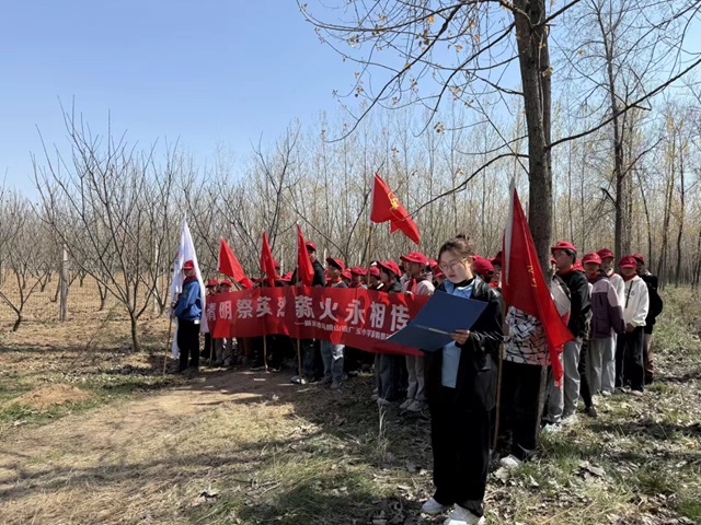 清明祭英烈 薪火永相传         ——新沂市马陵山镇广玉小学开展清明祭扫活动