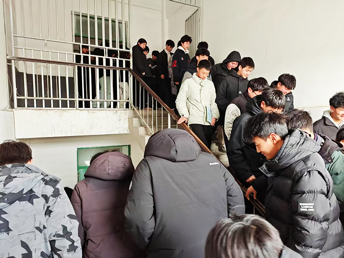 王楼初级中学举行紧急疏散演习