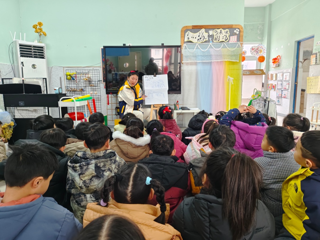 冬日奇景，萌娃巧手制冰花 ——邵店镇中心幼儿园户外游戏