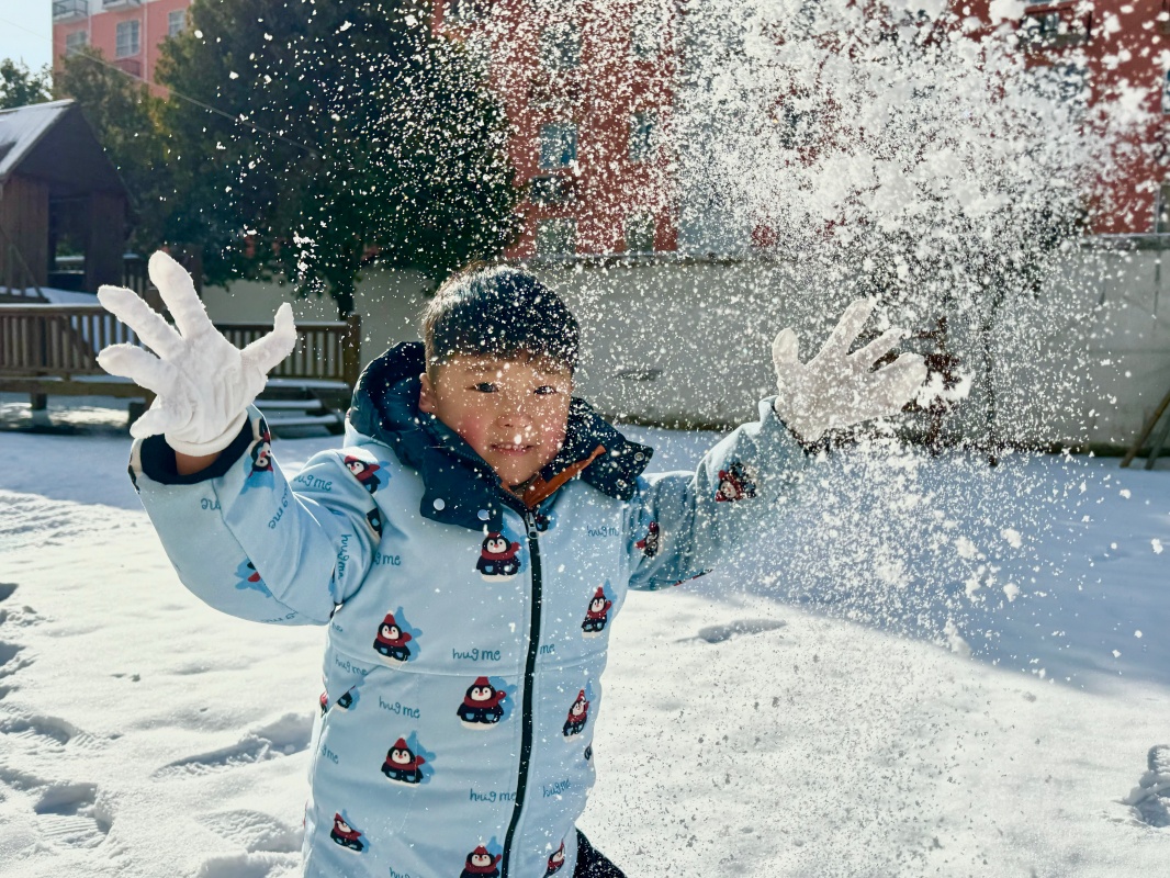 “幼”见雪景 ——邵店镇中心幼儿园户外活动