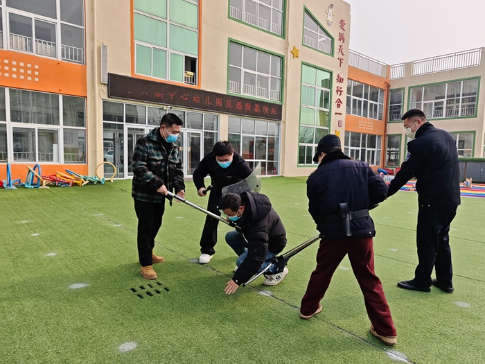 筑牢安全防线，守护幼儿成长——港头镇中心幼儿园反恐防暴应急演习