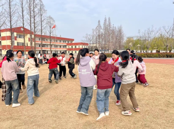 “游”出阳光心态，“戏”聚成长力量