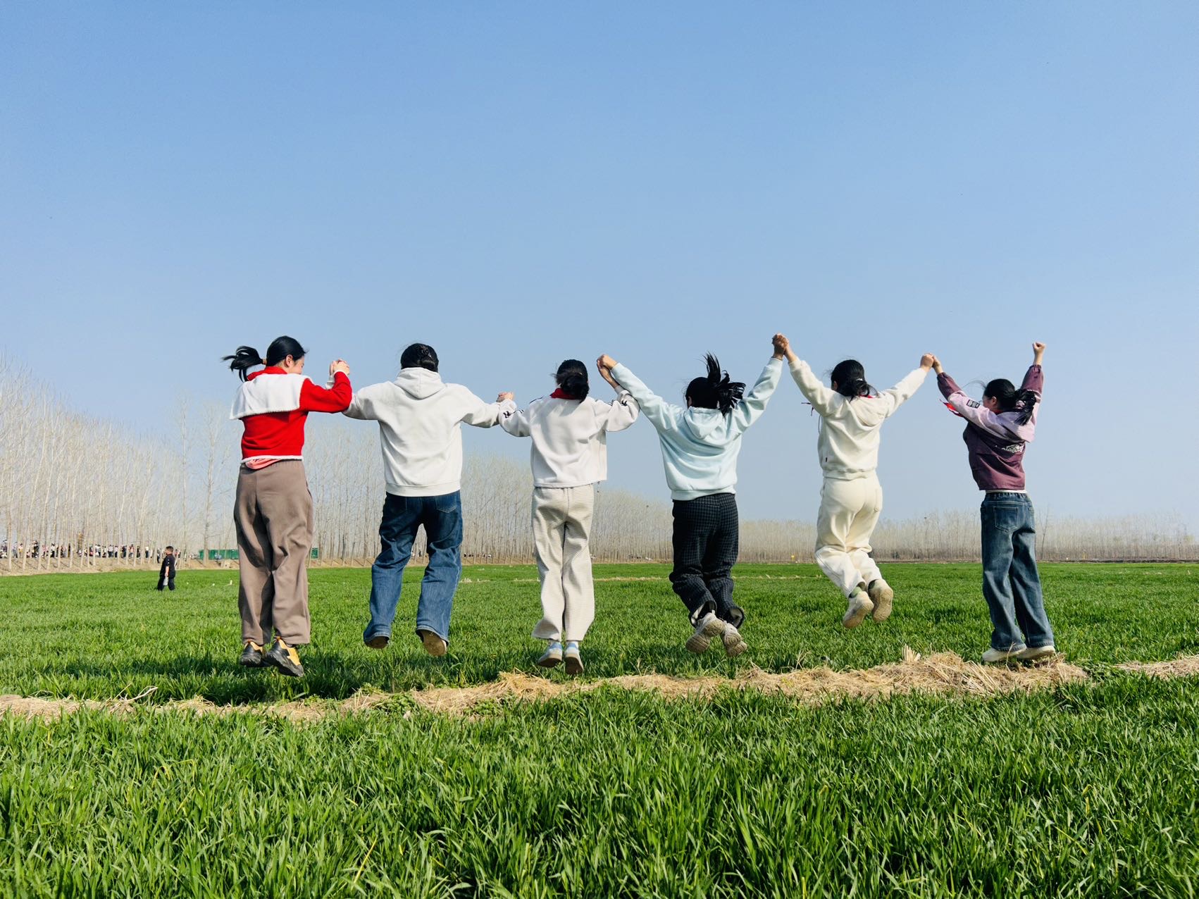 赴一程春光盛景  书一卷少年华章                 ——港头镇中心小学学子乐享春日好时光