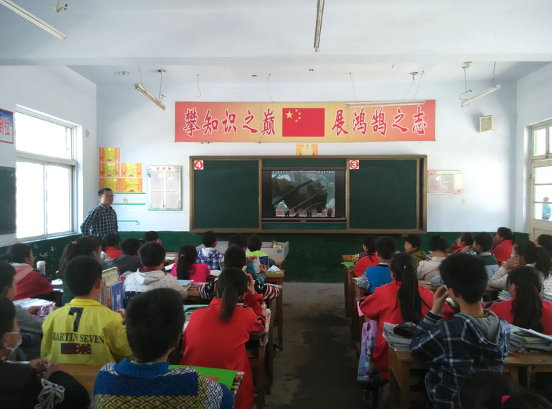 唐店中学组织师生观看地震逃生视频