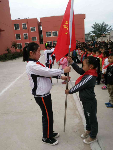 桥口小学举行“不忘初心，继续前行”主题建队日活动
