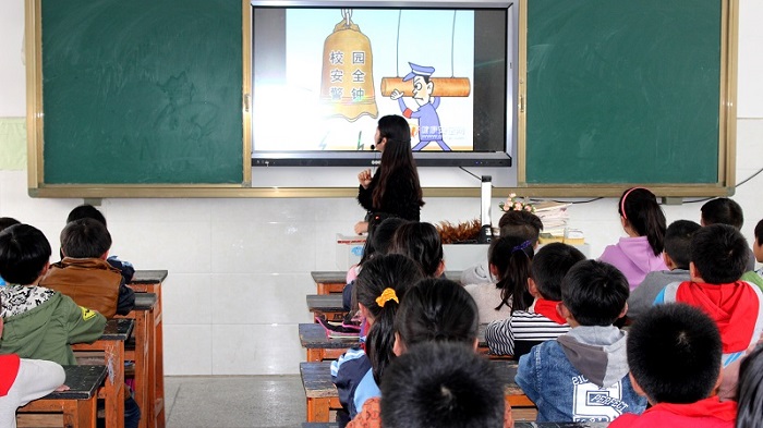 城西小学安全教育重实效