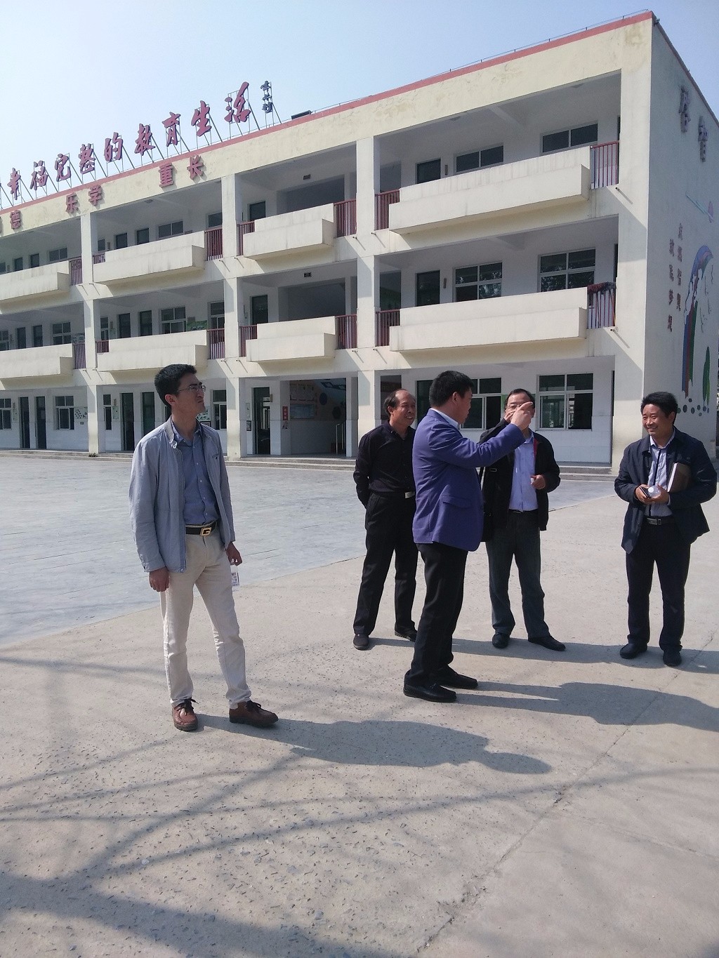 在改进中成长 徐州市政府督导团到周嘴中心小学督导