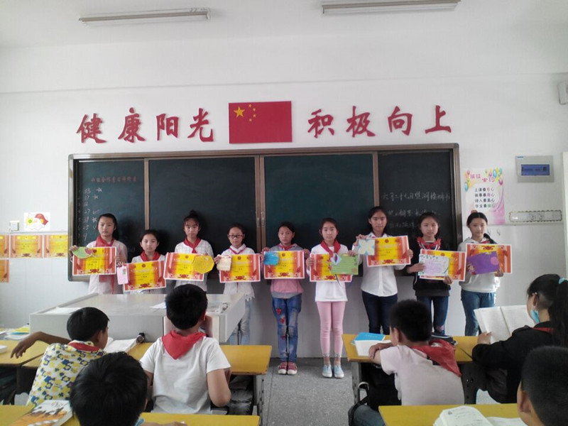唐店小学举行“小能手”手工制作展示活动