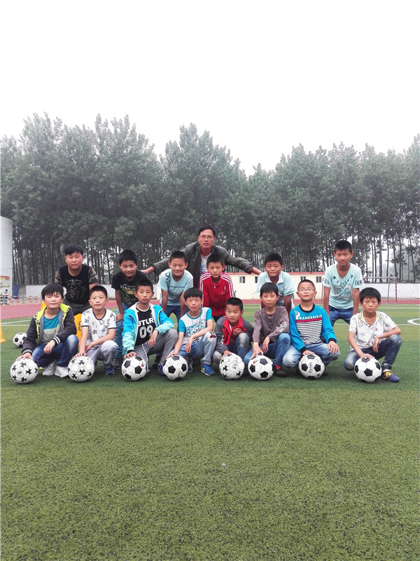 瓦窑小学成功组建第一支少年男子足球队 训练卓有成效