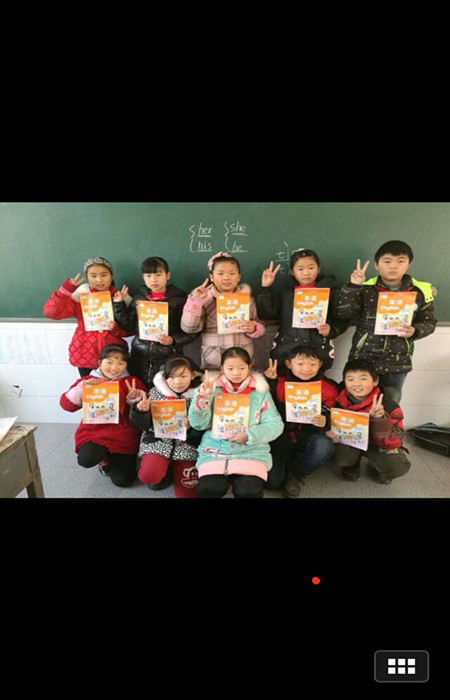 瓦窑镇新世纪小学开展 “比一比，谁的课本最整洁”活动