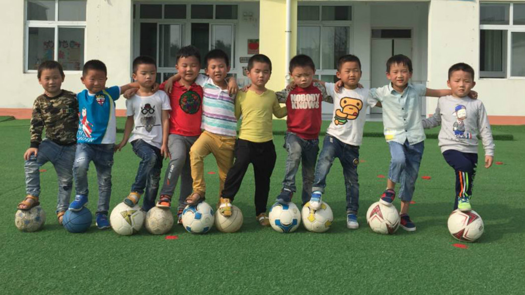 新沂市马陵山镇中心幼儿园足球队正式成立