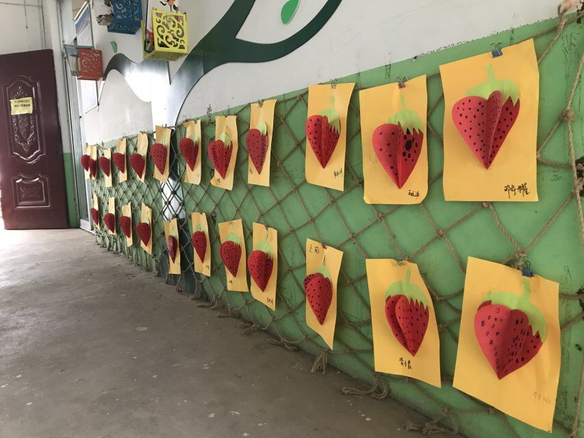 草桥镇堰头幼儿园大班美术活动：会动的草莓 