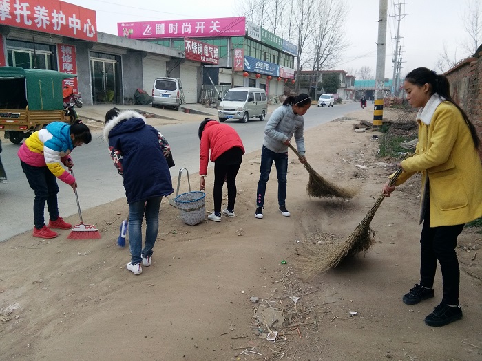 与雷锋精神同行  嶂苍小学在行动