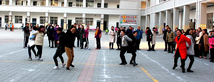 共享“三八”快乐， 气质老师玩嗨了   ——城西小学节日札记