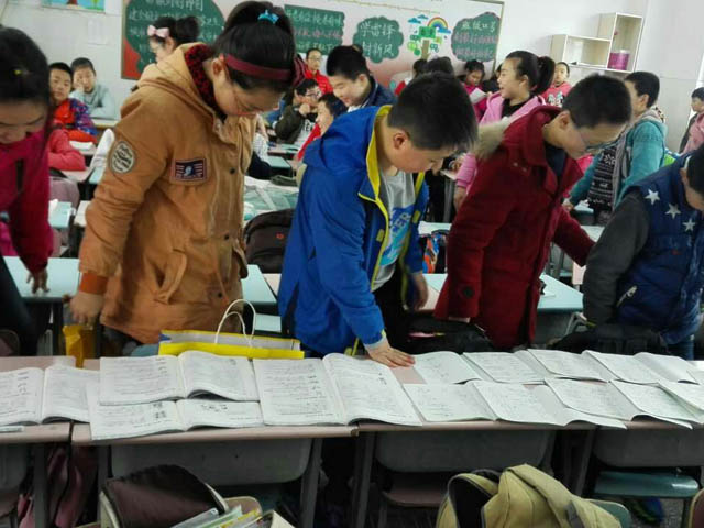 桥口小学举行优秀作业展评活动