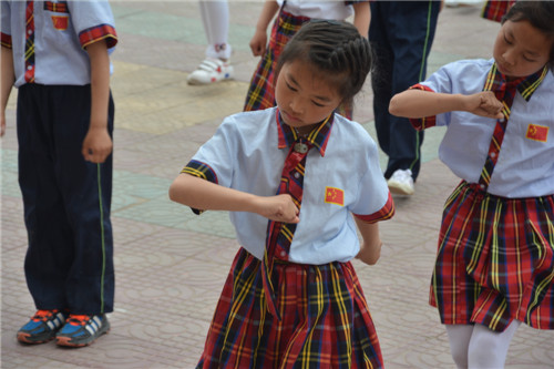 弘扬国粹，继承优良传统            ——徐塘小学举行了第一套戏曲广播操比赛