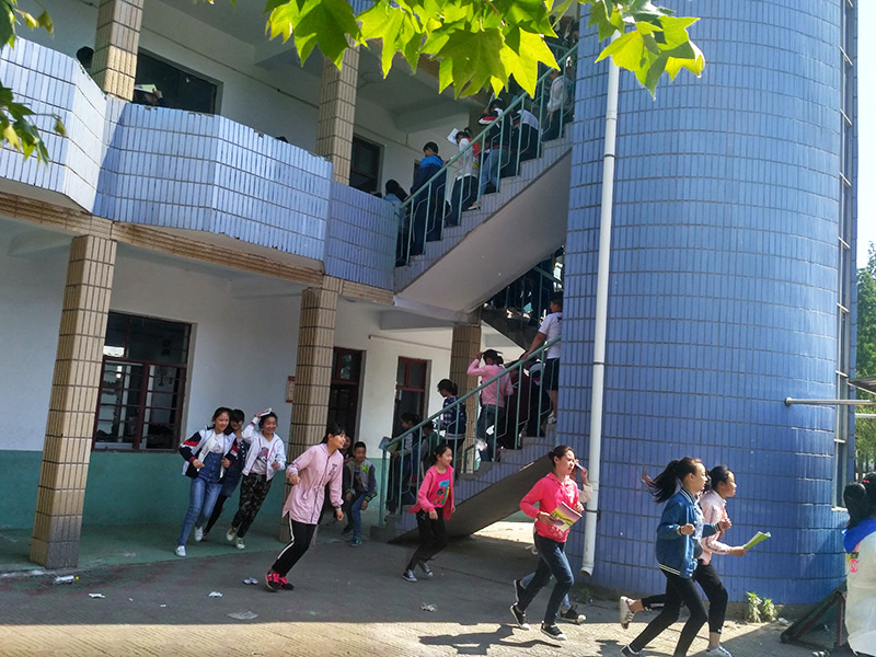 【校园督导】王楼中学举行防震减灾疏散演练