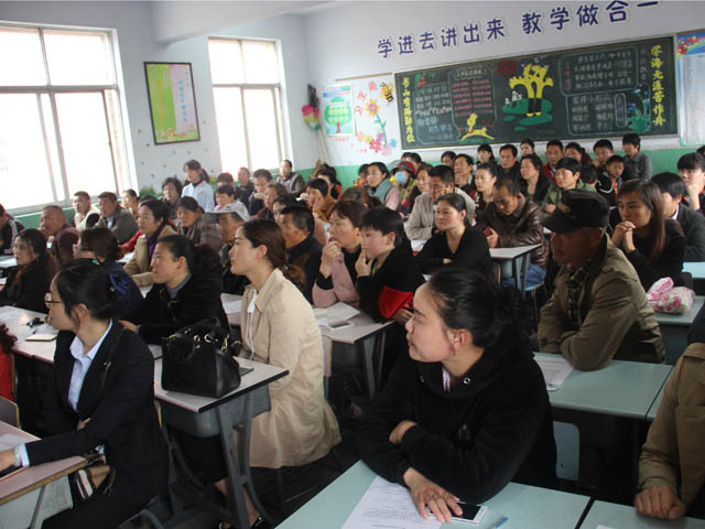 家校携手 共话成长—桥口小学召开家长会