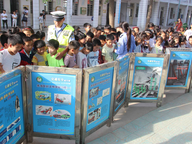 桥口小学举行交通安全知识讲座