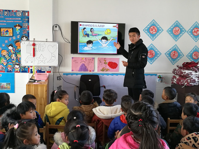 马陵山镇中心幼儿园开展开学第一课 ——“平安起航，快乐成长”活动