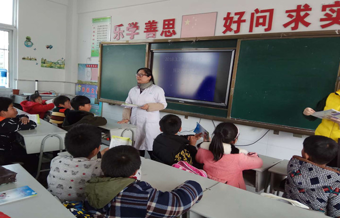 瓦窑镇卫生院到新世纪小学 开展结核病防治宣传活动